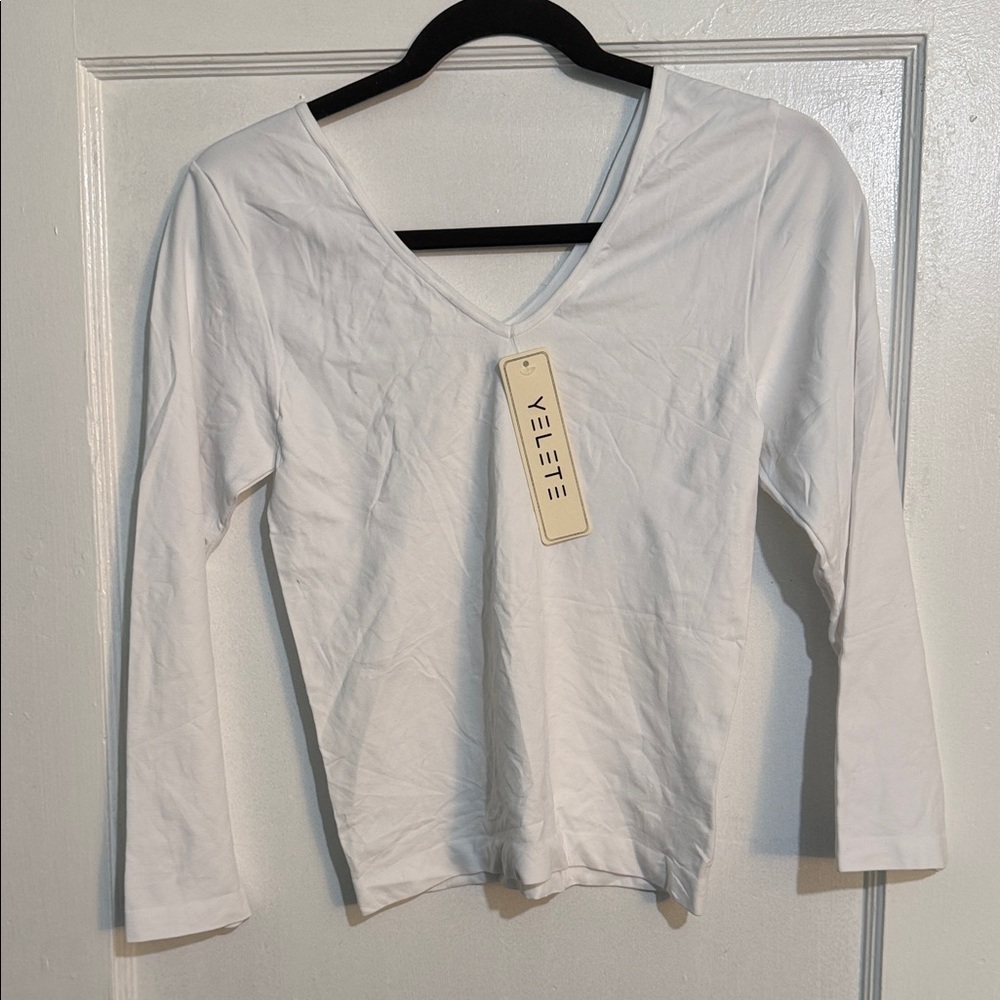 Vieste Classic White Long Sleeve Top